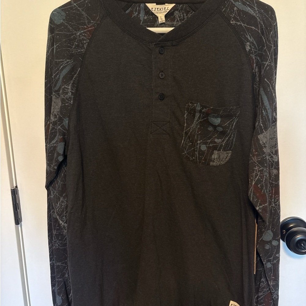 NWT Ezekiel Men’s L Y2K Skater Graphic Henley Long Sleeve Shirt